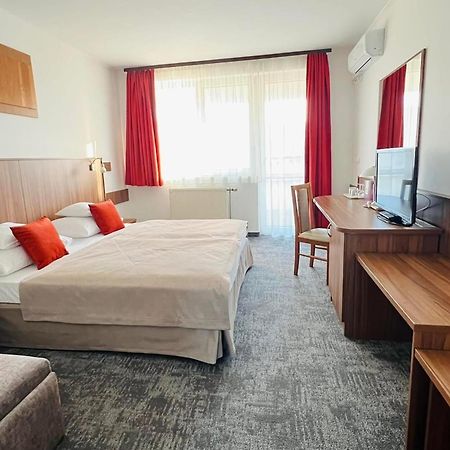 Art Hotel Superior ซาลาคาโรส ภายนอก รูปภาพ