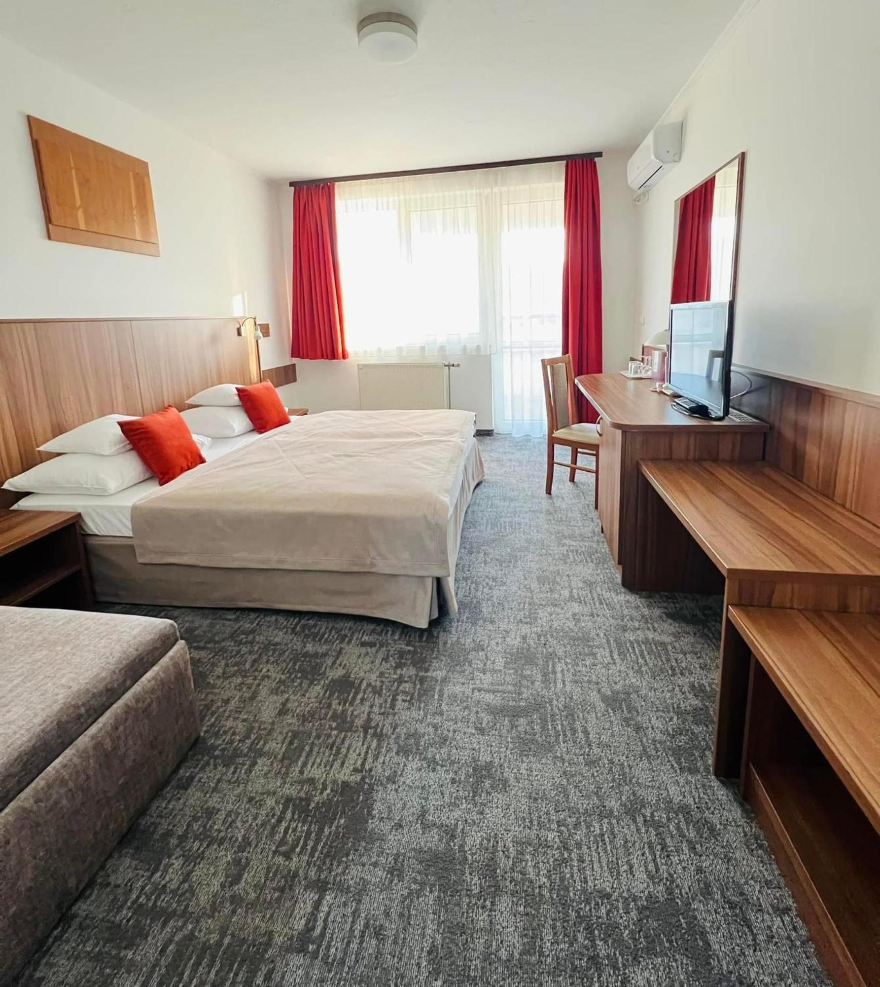 Art Hotel Superior ซาลาคาโรส ภายนอก รูปภาพ